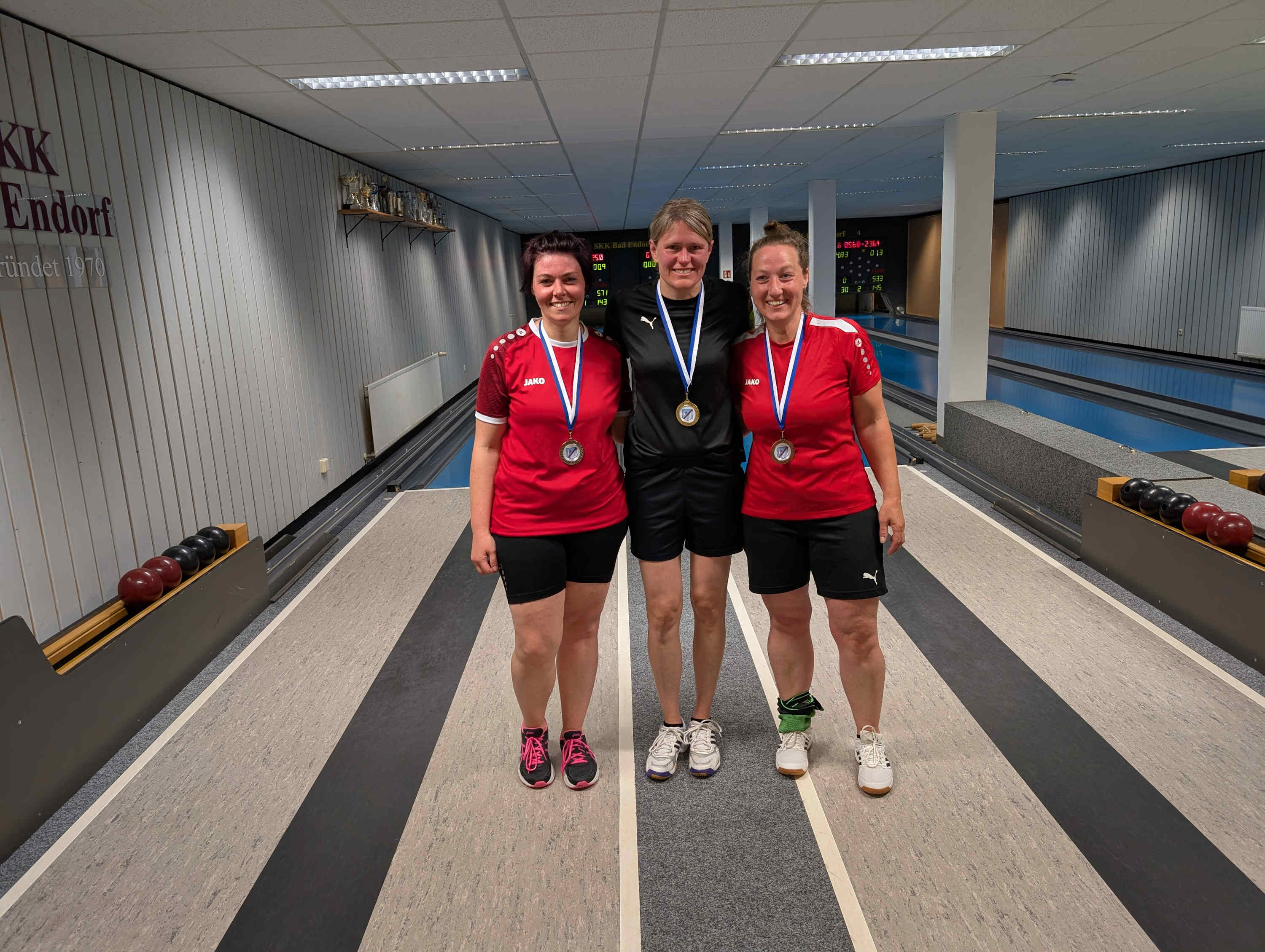 Bezirksmeisterschaft Frauen 2026 - von links: Ramona Wasmaier, Nadine Weidinger, Heidi Gerbl
