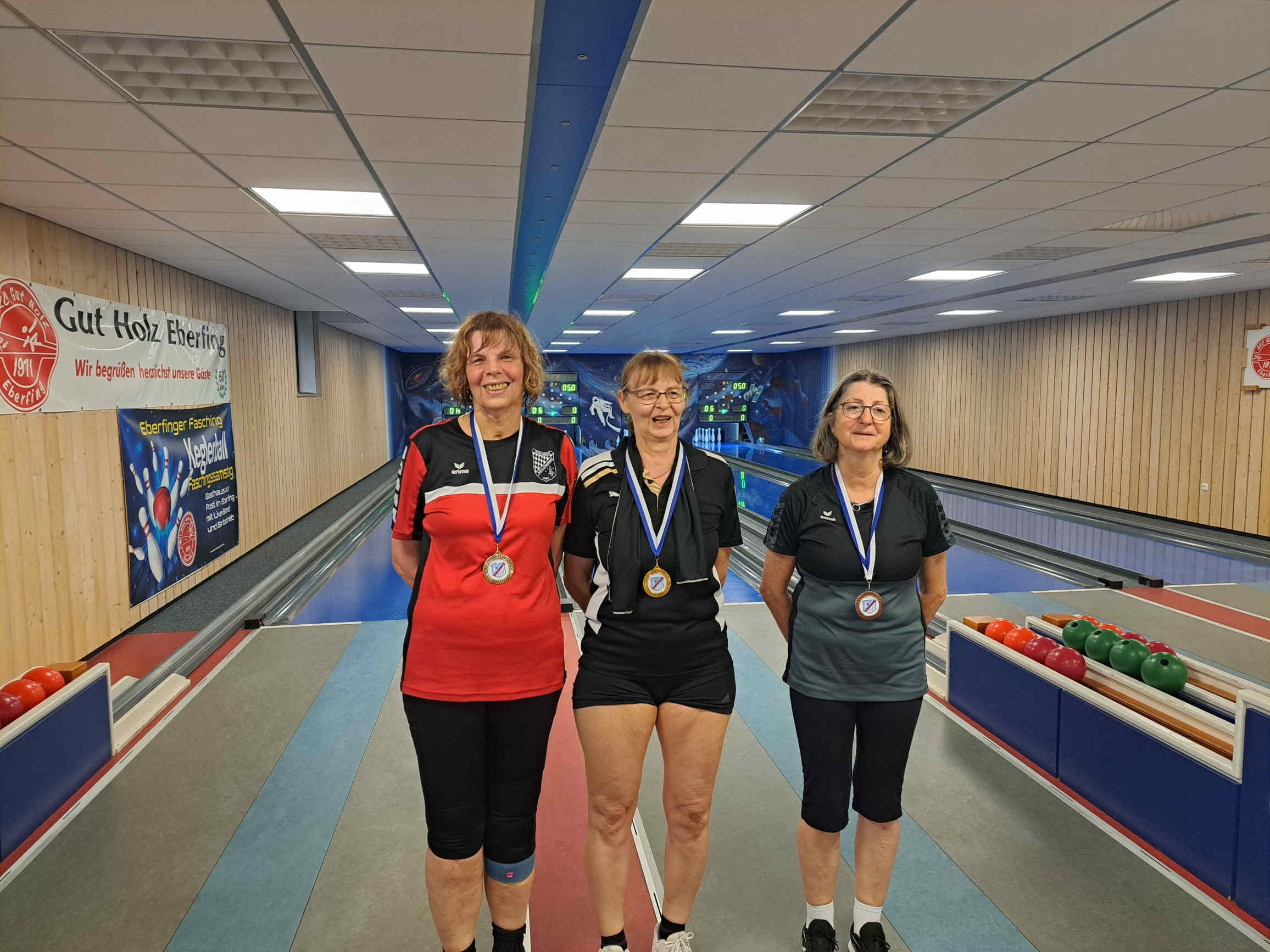 Bezirksmeisterschaft Seniorinnen B 2026 - von links: Angelika Wagner, Brigitte Schwaiger, Helga Lachmann